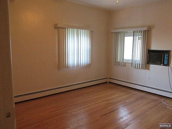 4th image of 254 Coolidge Ave
