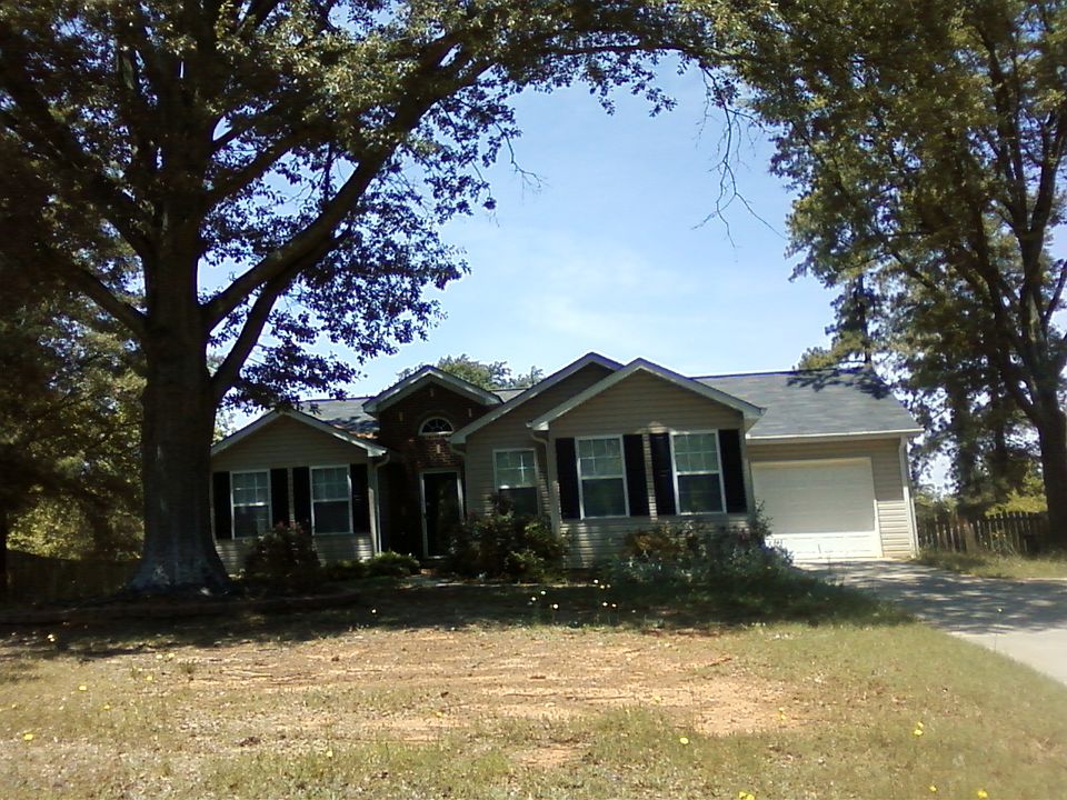 2nd image of 123 Sunrise Dr