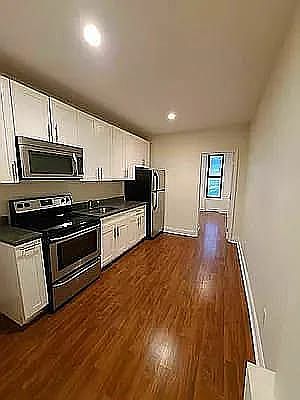 1st image of 347 W 16th St #33