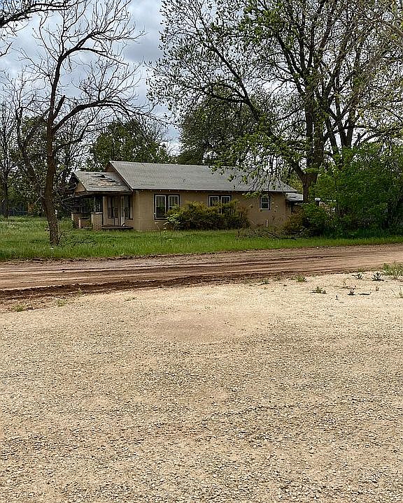 2nd image of 400 Amity Ave