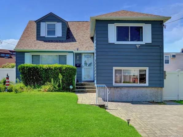 111 Mckinley Avenue, Island Park, NY 11558