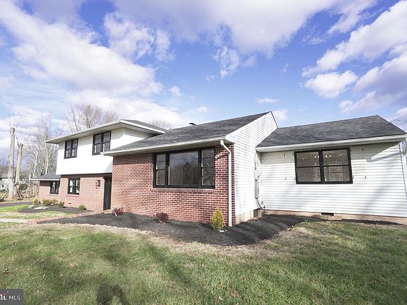 5th image of 937 General Nash Dr