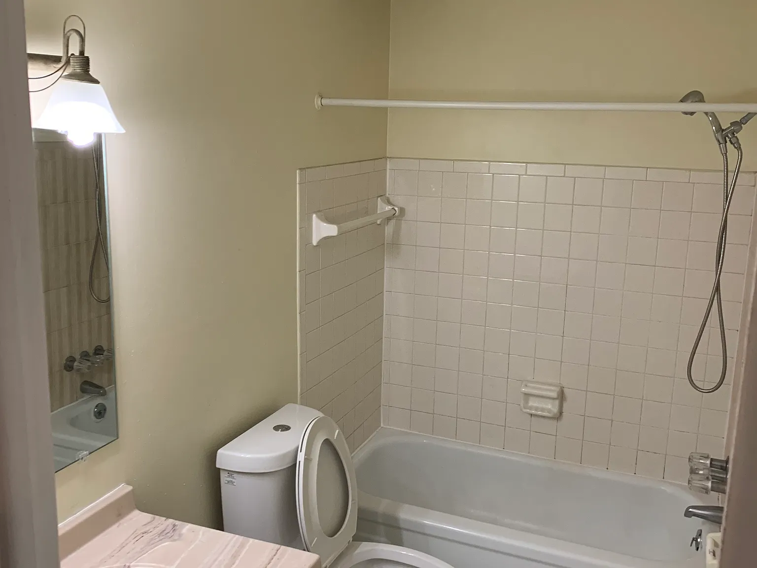 1 bed, 800 sqft, $795 — Photo 2