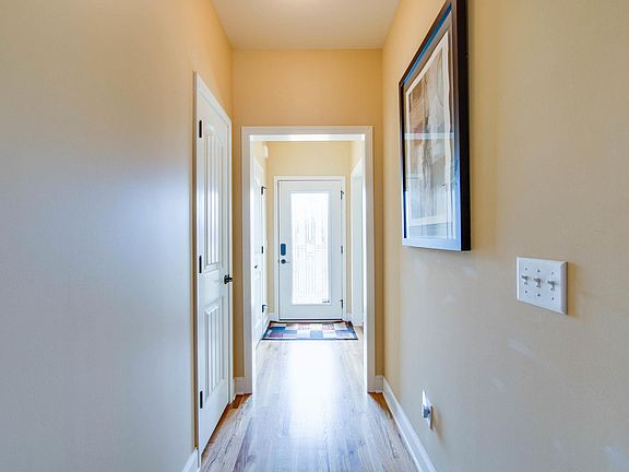 5th image of 205 Pepper Pl