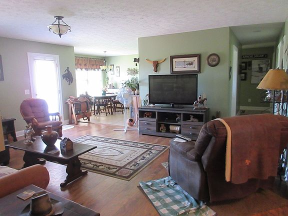 3rd image of 1133 County Road 601