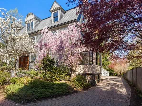 9 Farrar St #9, Cambridge, MA 02138