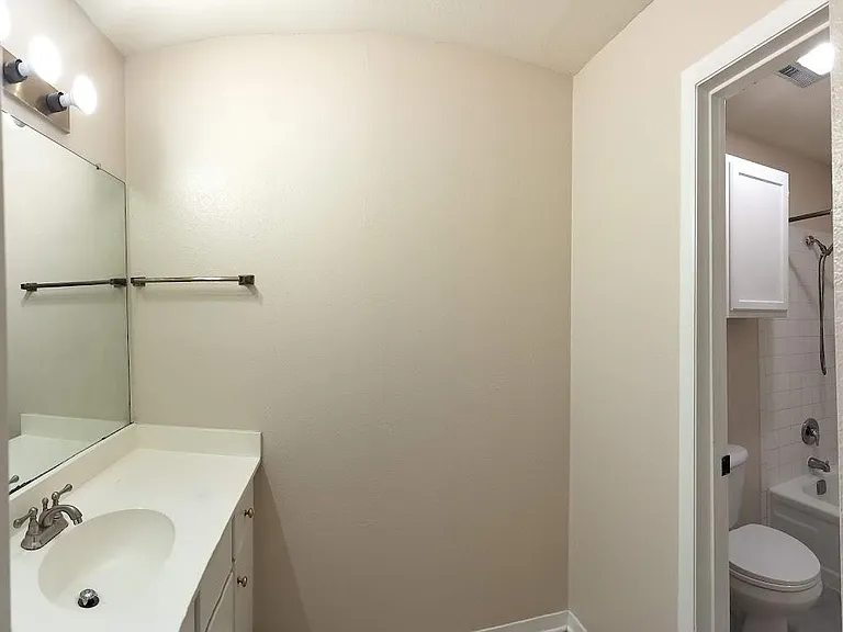 1510 W North Loop Blvd #412 — Photo 11