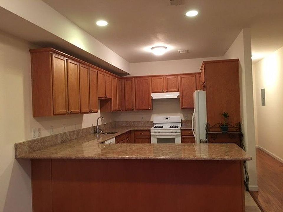 Full size kitchen