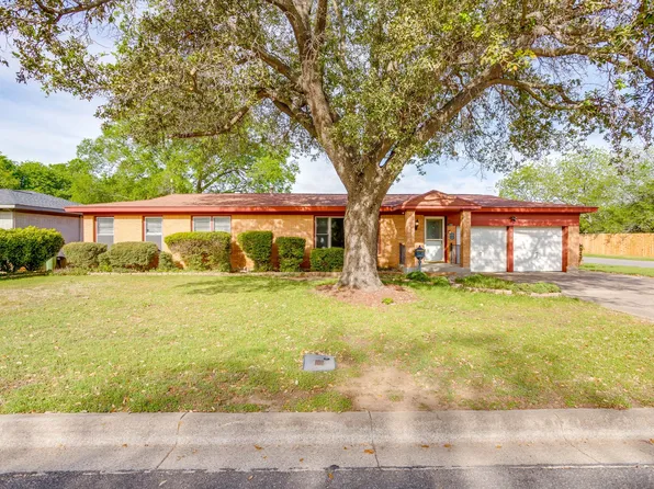 4221 Vance Rd, North Richland Hills, TX 76180