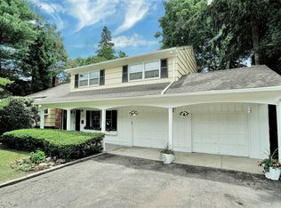18 Doxey Dr, Glen Cove, NY 11542