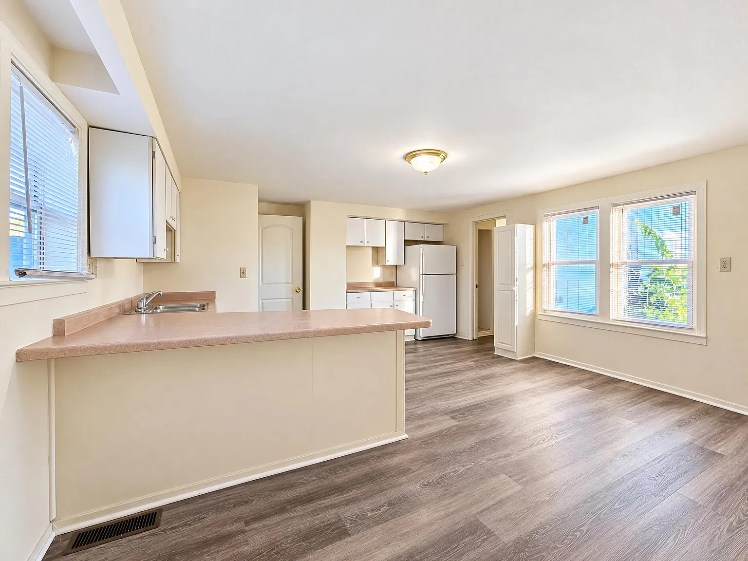 1 bed, 700 sqft, $1,185 — Photo 4