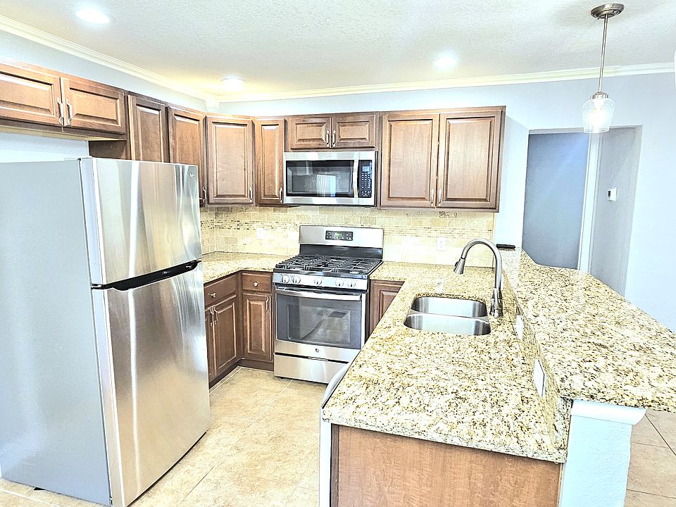 1st image of 3233 20th St N