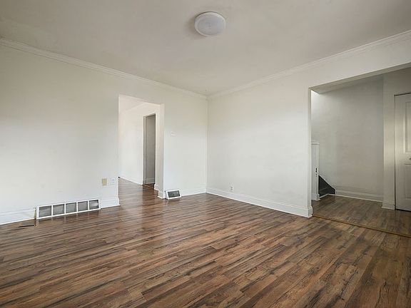 4th image of 3723 Botsford St