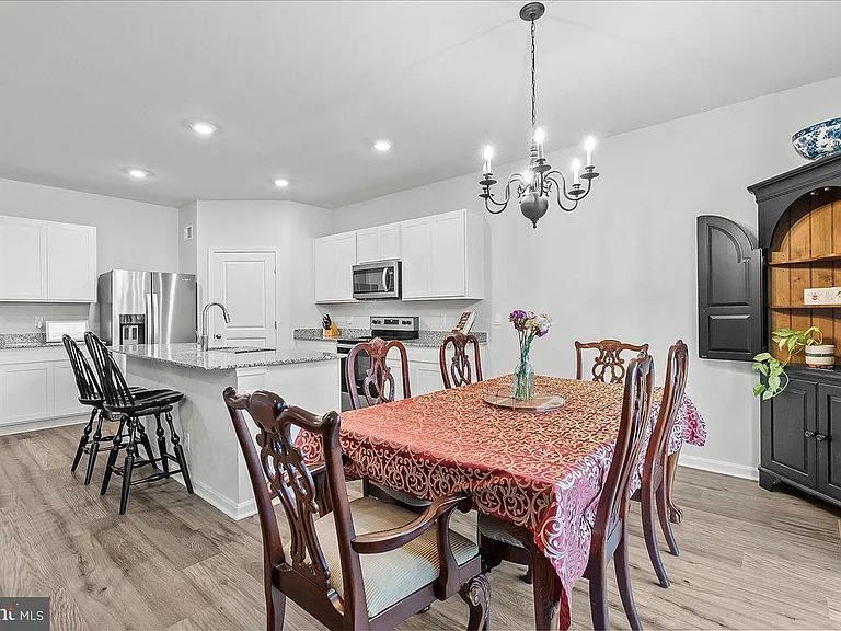 109 Woodford Dr — Photo 17