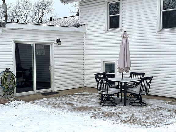 5th image of 221 E Elizabeth Dr