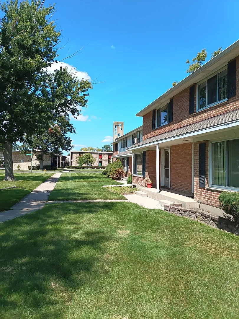 2 bed, 925 sqft, $1,575 — Photo 2