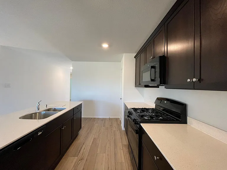 416 Frio Pass Trl — Photo 5