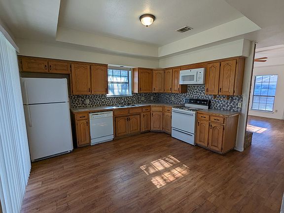 5th image of 212 Lanham Ct