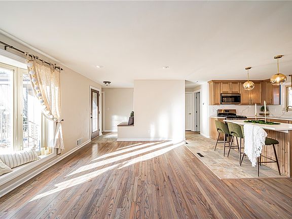 5th image of 1020 Valley Dr