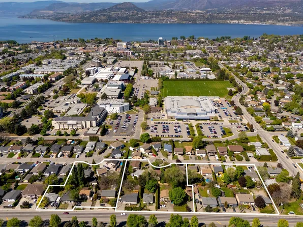 2930 Gordon Dr, Kelowna, BC V1W 3R3