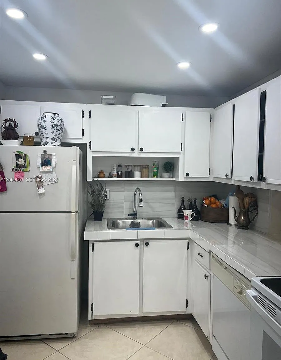 Galloway Gardens Condo — Photo 1