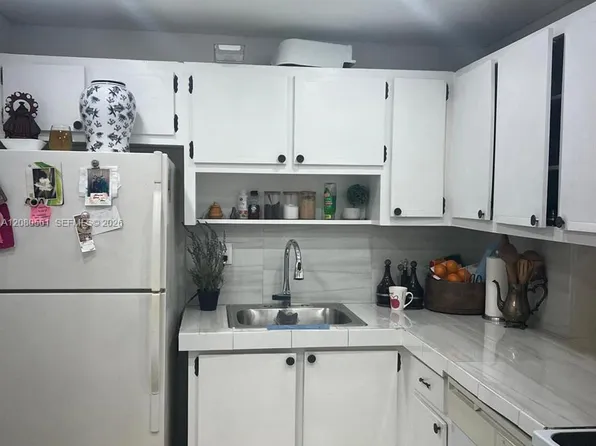 8764 SW 12th St APT 105, Miami, FL 33174