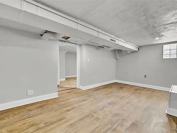 3rd image of 758 Taft Ave #2