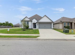 1968 Chief St, Bryan, TX 77807