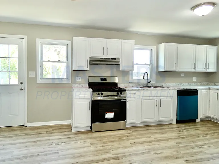 2163 Hoops Dr — Photo 3