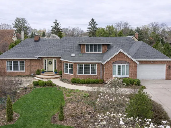 6044 North Lake DRIVE, Whitefish Bay, WI 53217