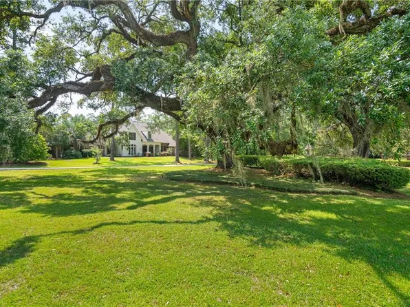 300 Black River Dr, Madisonville, LA 70447