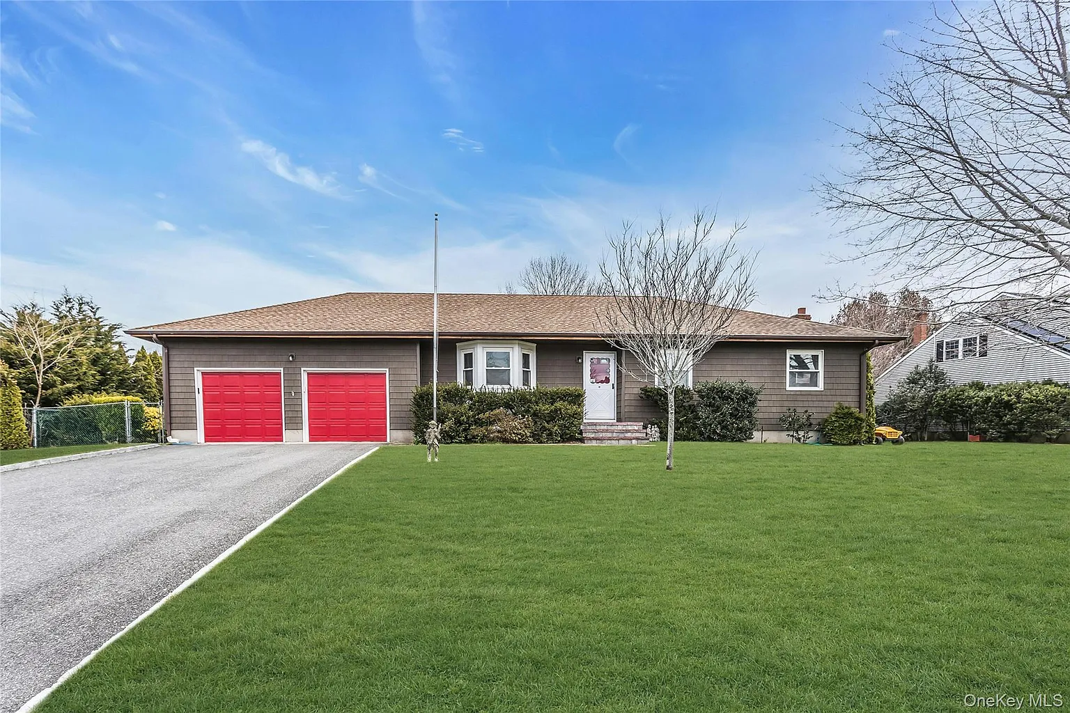 82 Donna Drive photo 1