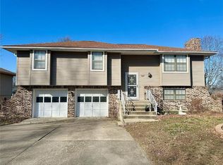 707 Cantebury Dr, Warrensburg, MO 64093