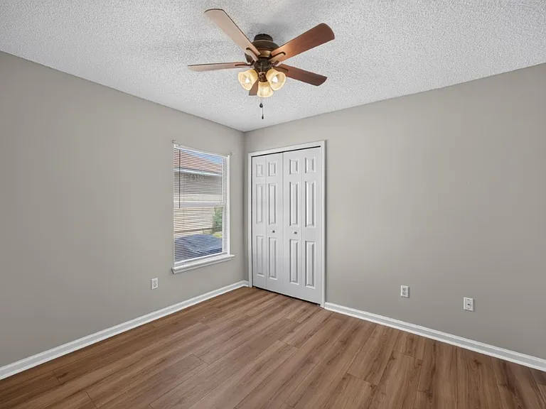 9256 Dale View Ln W — Photo 21