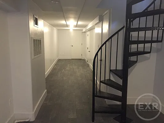 Rented by EXR | media 101