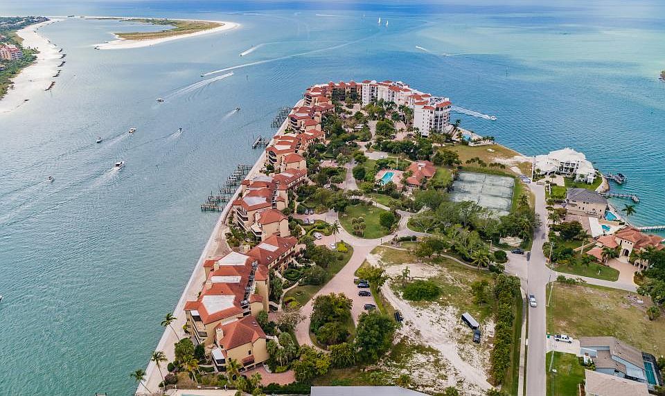 1st image of 621 La Peninsula Blvd #621