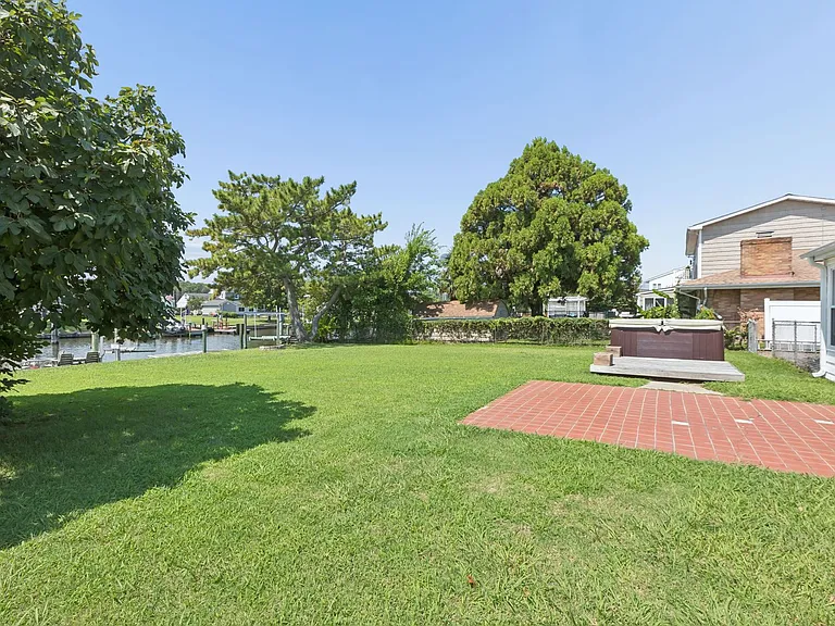 29 Adriatic Ave — Photo 36