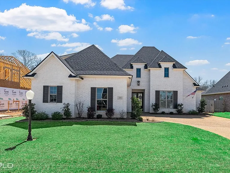231 Conti Way — Photo 3