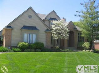29809 Kenloch Dr, Farmington Hills, MI