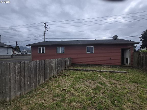 3rd image of 406 Evergreen Dr