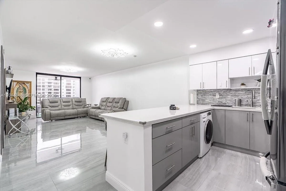 Olympus Condo Phase — Photo 3