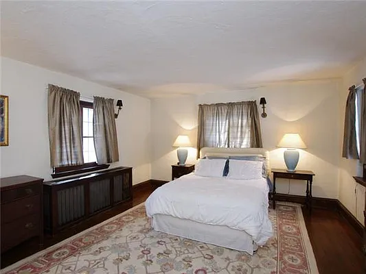 Sold by Exclusive Properties Sotheby's International Realty | media 22