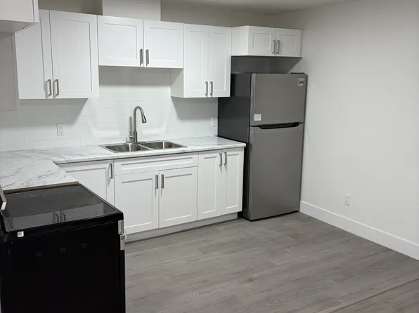 1123 Queenston Rd #101, Cambridge, ON N3H 3L1