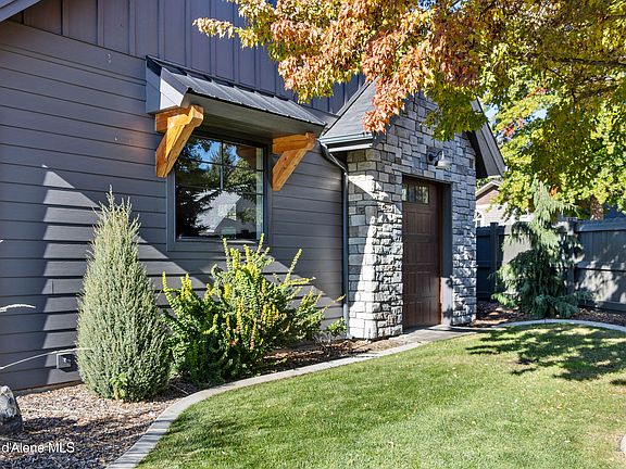 3rd image of 1276 E Hofmeister Ct