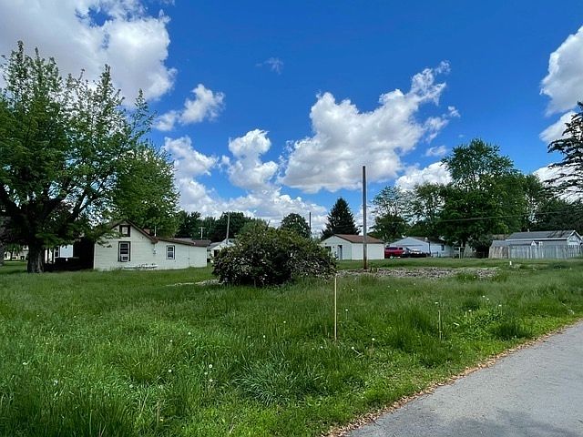 2nd image of 801 Oak St