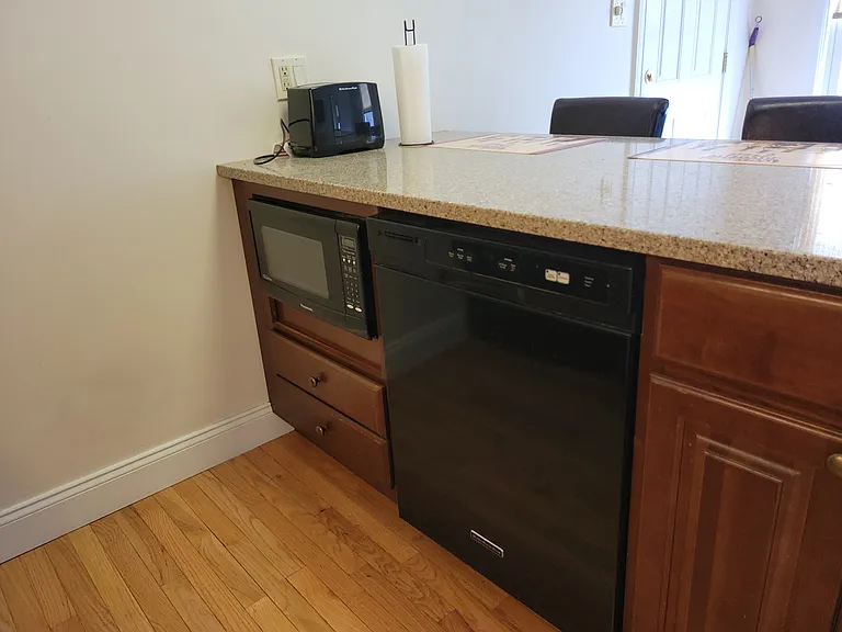 Microwave, Dishwasher, Granite peninsula.