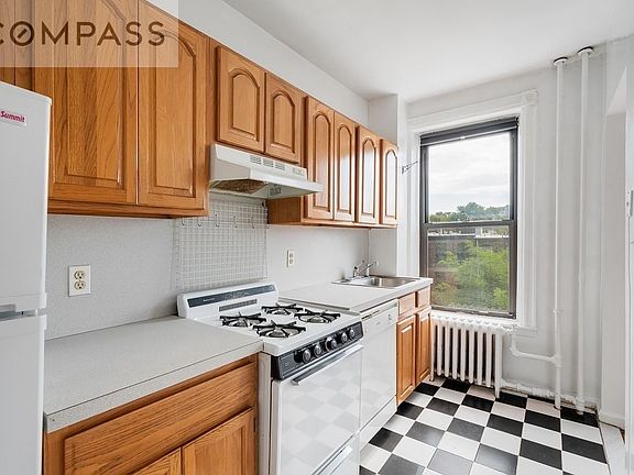 2nd image of 240 Garfield Pl #3