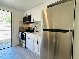 1401 E Holland Ave, Tampa, FL