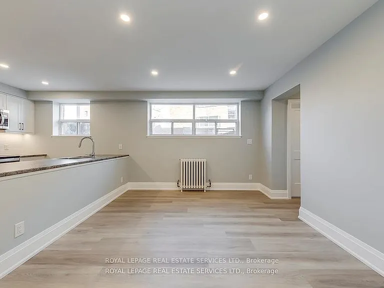 320 Lakeshore Rd W #2 — Photo 6