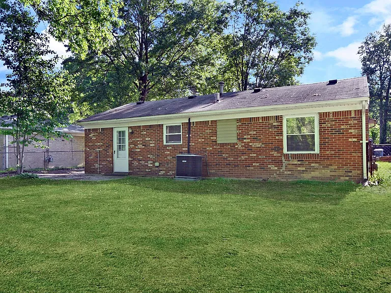8212 Candleglow Ln — Photo 2
